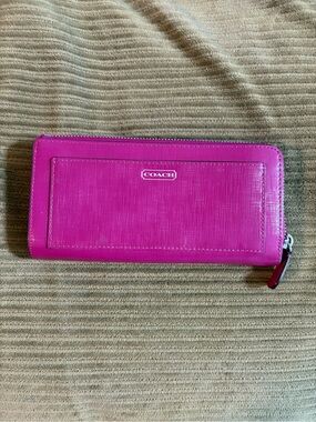 COACH Fuchsia Zip Wallet - Sleek Women's Organizer